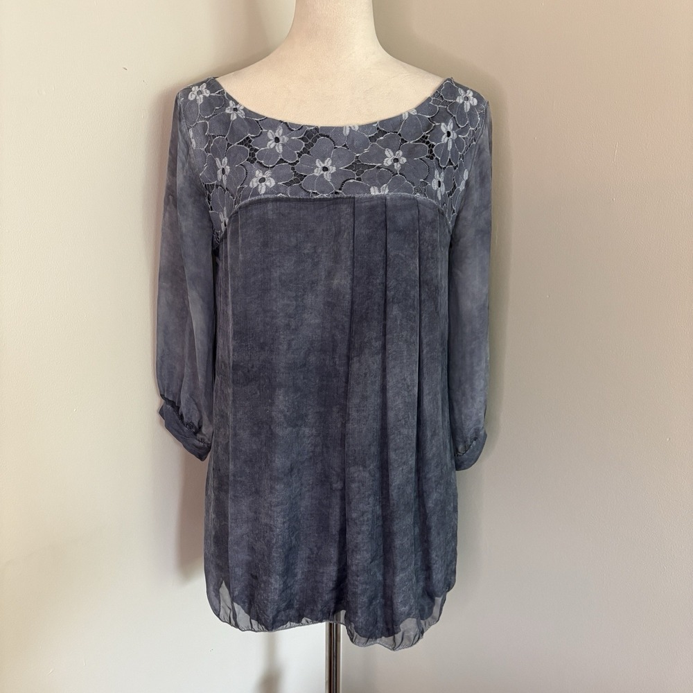 Amanti Italy Silk Blouse Small EUC Gray Blue Floral Lace Yoke Tunic Top 3/4 Slv